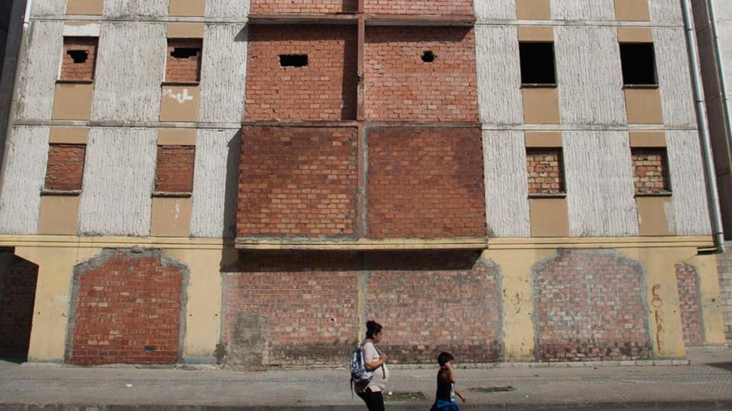 Un bloque de la barriada Martínez Montañés,  ubicada dentro del conjunto residencial conocido como Las Tres Mil Viviendas de Sevilla.