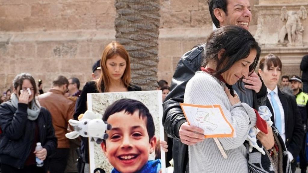 Patricia Ramírez y Ángel David Cruz, padres de Gabriel, durante el funeral del pequeño, celebrado el martes 13 de marzo en la catedral de Almería.