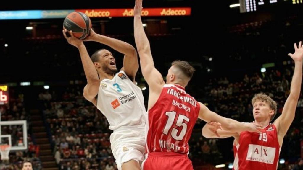 Randolph ante Milan en el partido de la Euroliga. Foto: euroleague.net