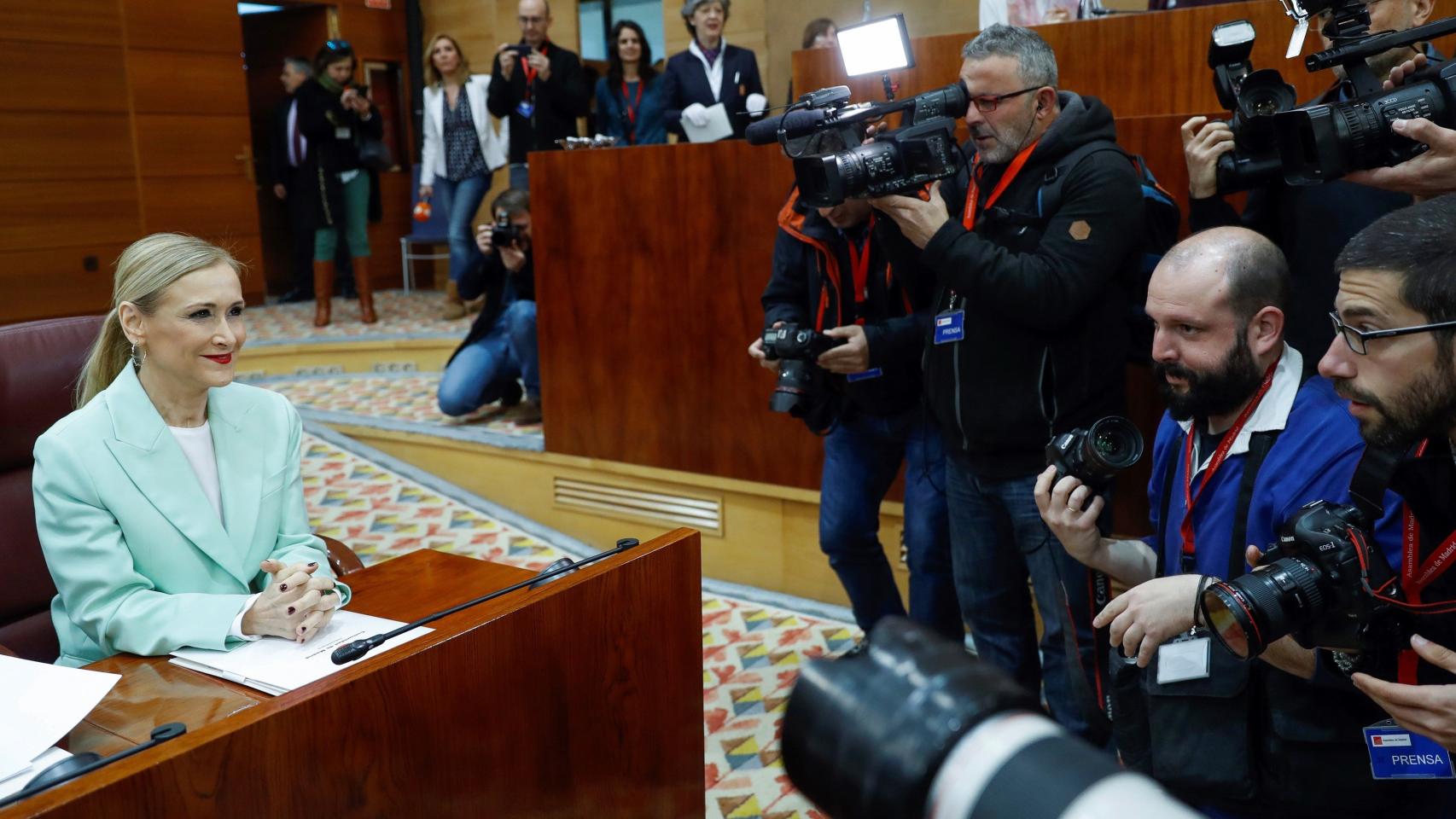 Cifuentes, durante el pleno de la Asamblea de Madrid de este jueves.