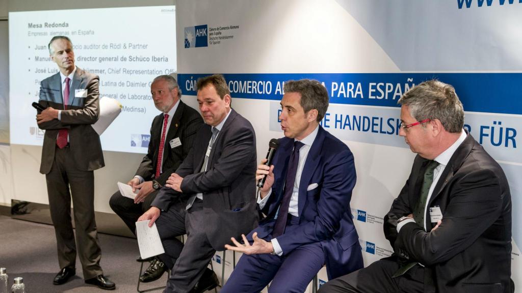 Un grupo de representantes empresariales alemanes durante la presentación del Barómetro de Clima Empresarial de la Cámara Empresarial de Alemania.