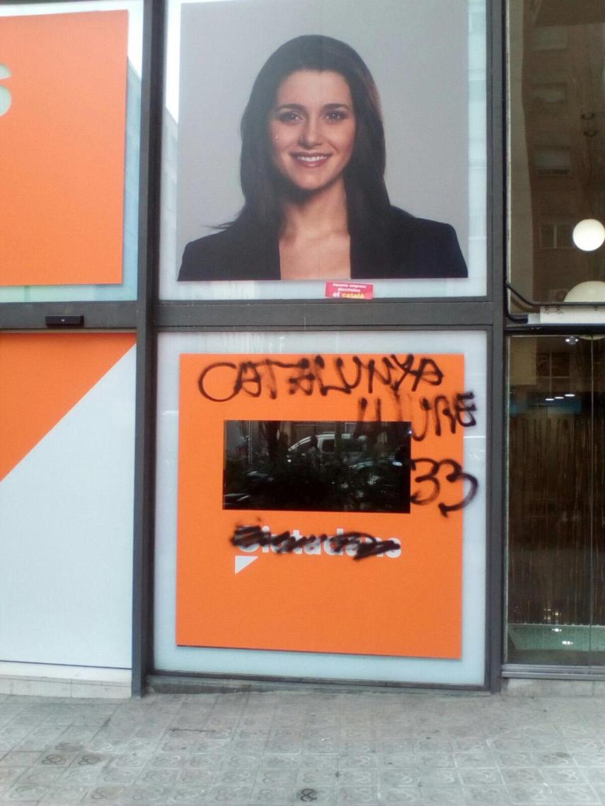 Imagen de las pintadas en la sede de Ciudadanos.