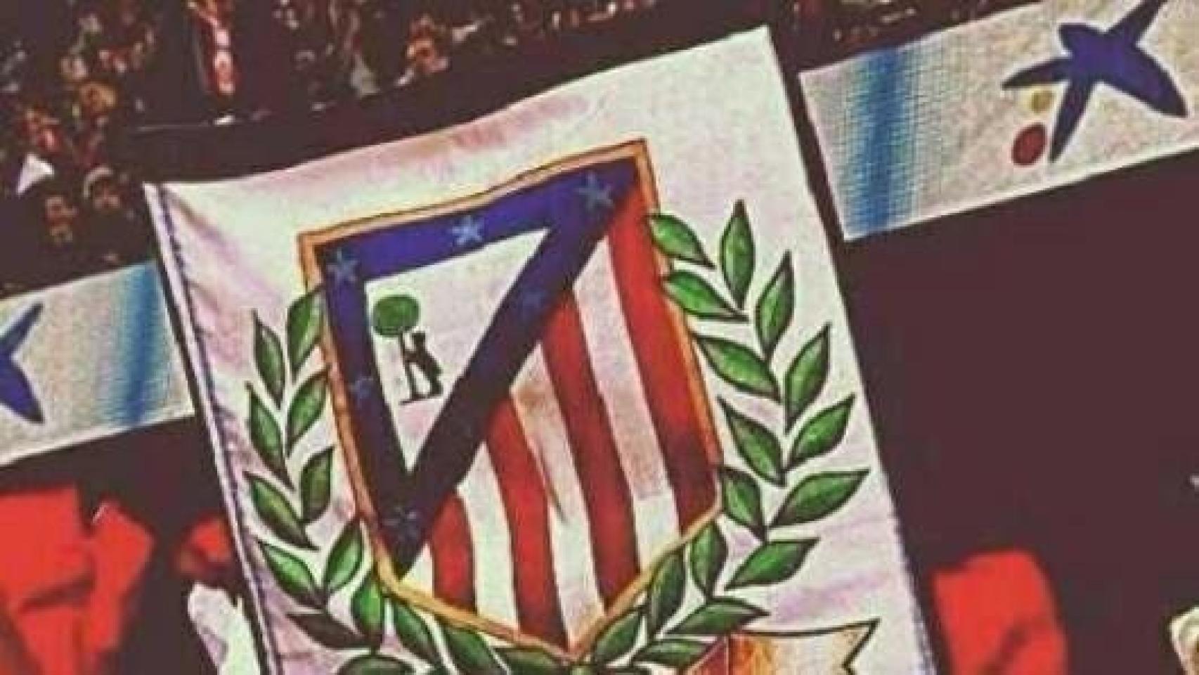 Los aficionados quieren que vuelva el escudo habitual del Atleti.