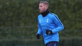 Alderweireld durante un entrenamiento. Foto: Twitter (@AlderweireldTob).