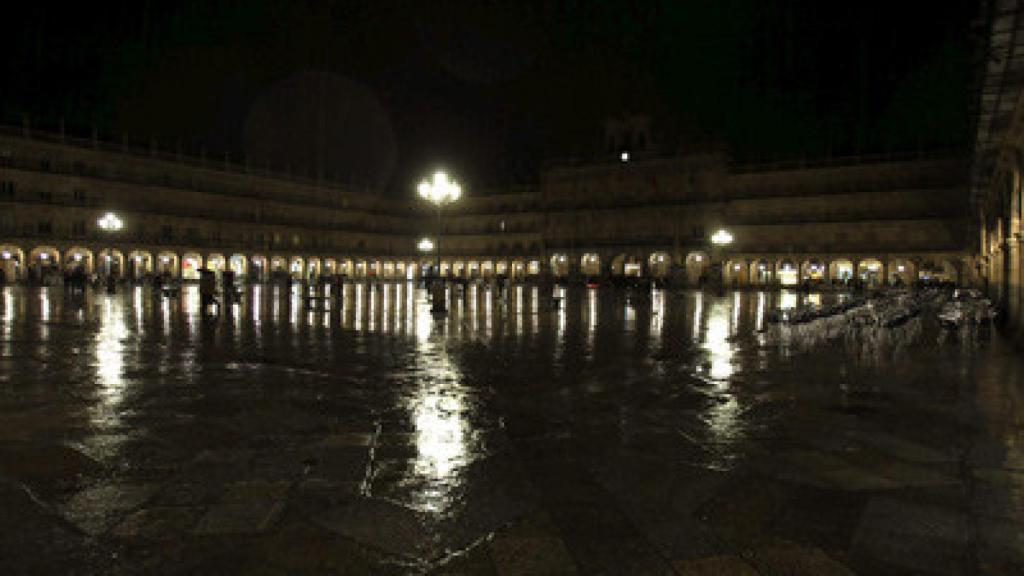 plaza mayor salamanca oscuras hora planeta