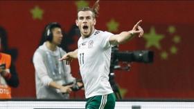 Gareth Bale celebra un gol con Gales