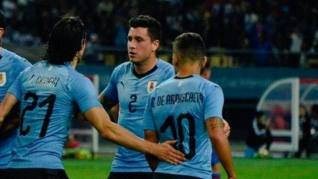 Jose María Gimenez junto a sus compañeros de la selección de Uruguay. Foto: Twitter (@JoseMaGimenez13)