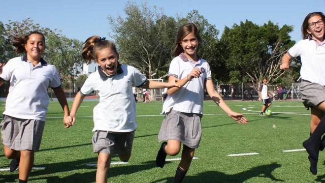 Alumnas del Newton College, en Alicante.