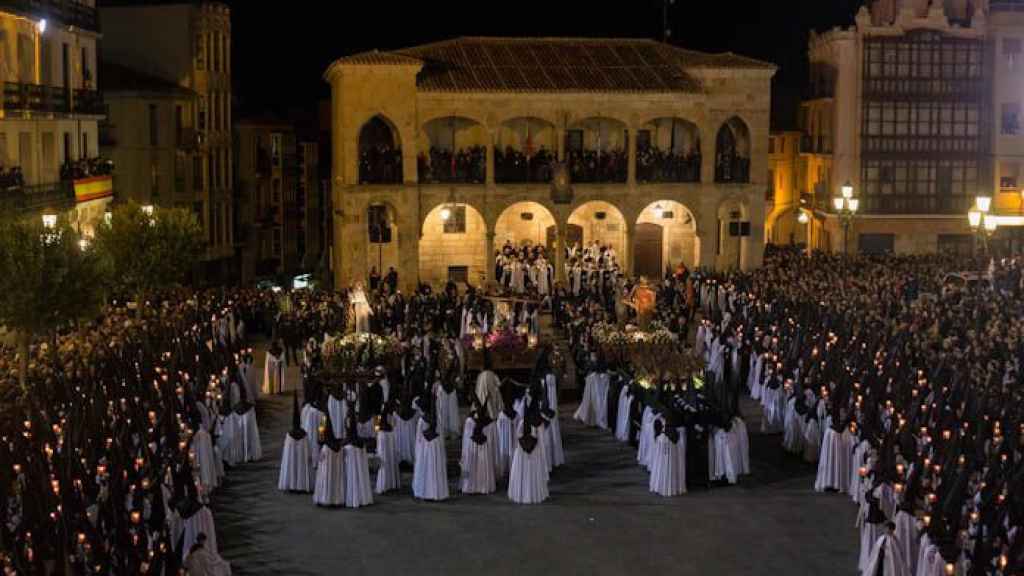 Imagen retrospectiva de Jesús en la Tercera Caída, en la Plaza Mayor