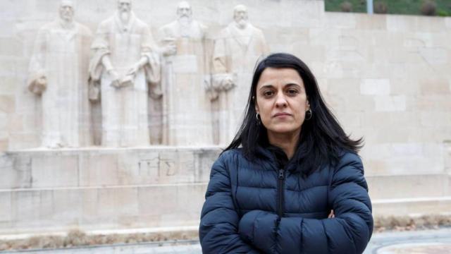 Anna Gabriel posa en el parque de los Bastiones de Ginebra./