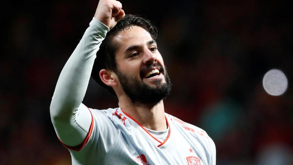 Isco celebra un gol con España.