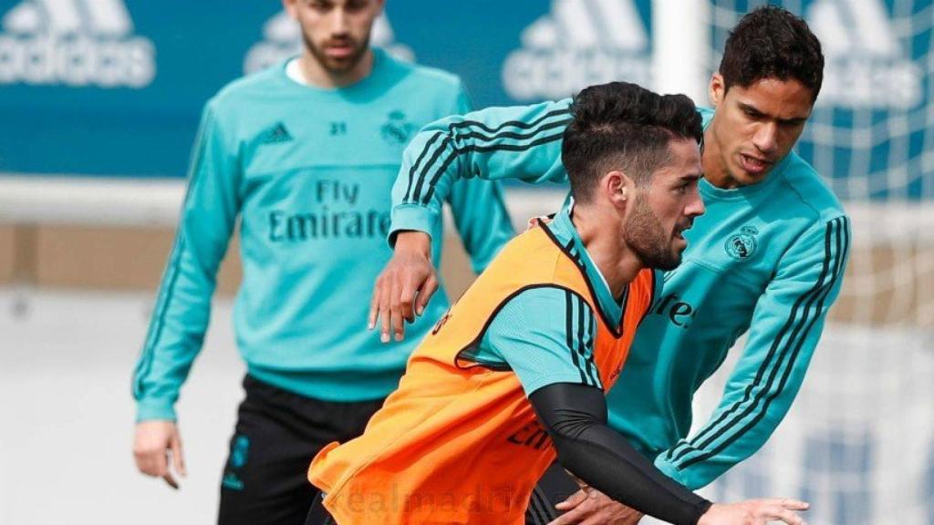 Isco y Varane entrenan