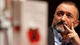 Pérez -Reverte dispara contra el gobierno por no frenar la campaña contra España