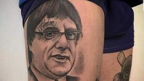 Se hace un tatuaje de Puigdemont pero le sale Gloria Fuertes