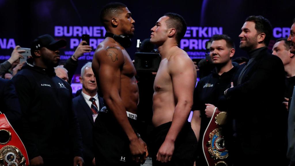 Anthony Joshua y Joseph Parker durante el pesaje previo a la pelea.