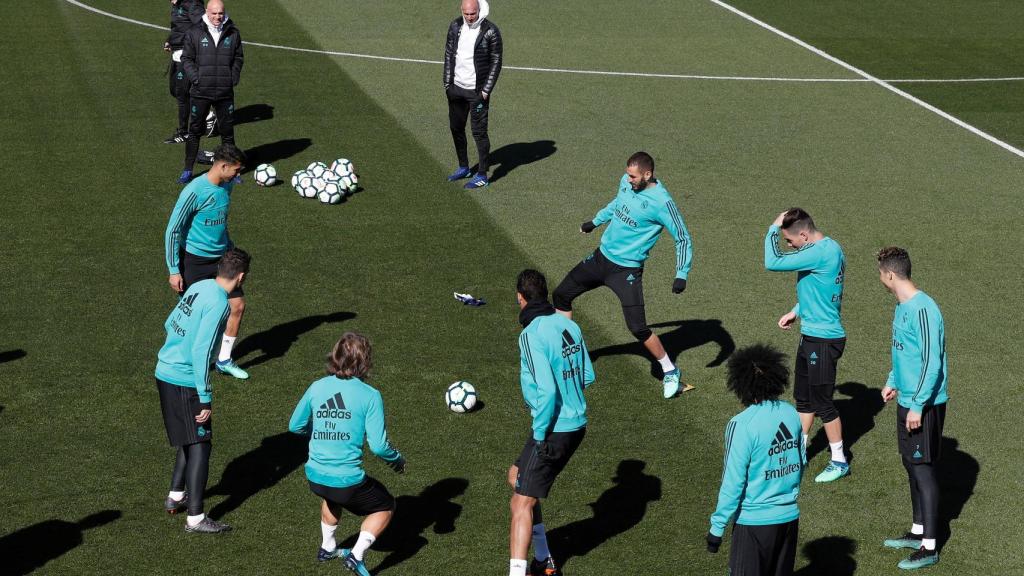 Rondo en el último entrenamiento del Real Madrid.