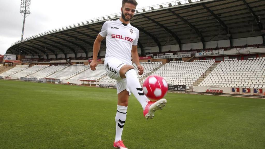 Pelay Novo, en su presentación como jugador del Albacete.