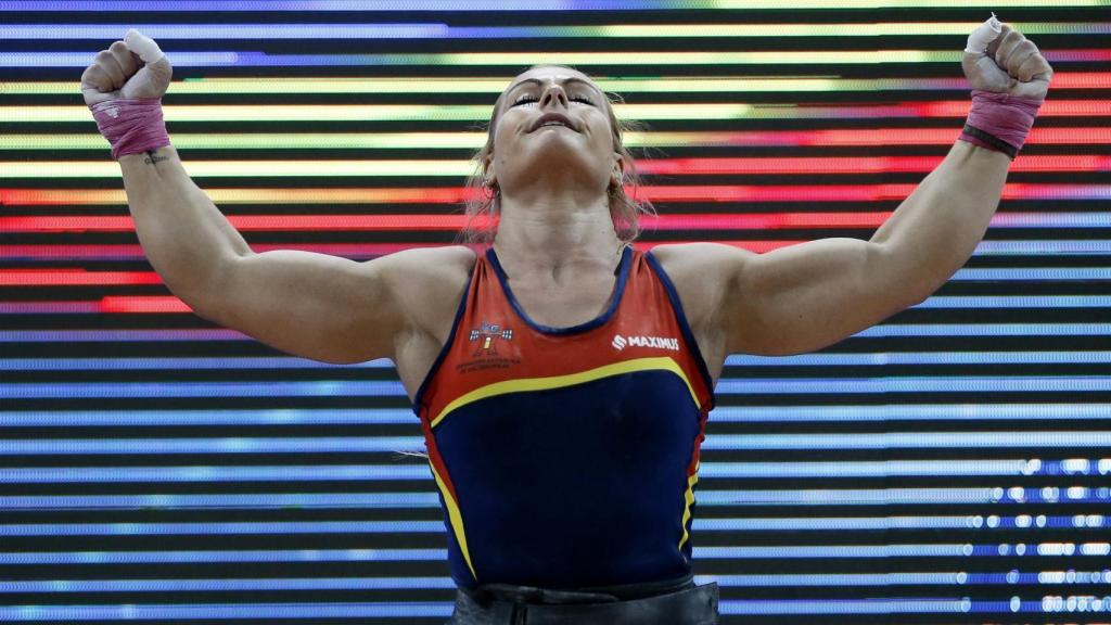 Lydia Valentín celebra su campeonato de Europa de halterofilia.