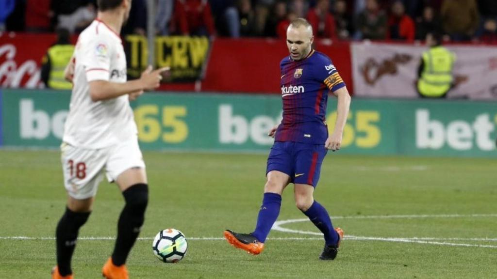 Iniesta, ante el Sevilla. Foto: Twitter (@FCBarcelona)