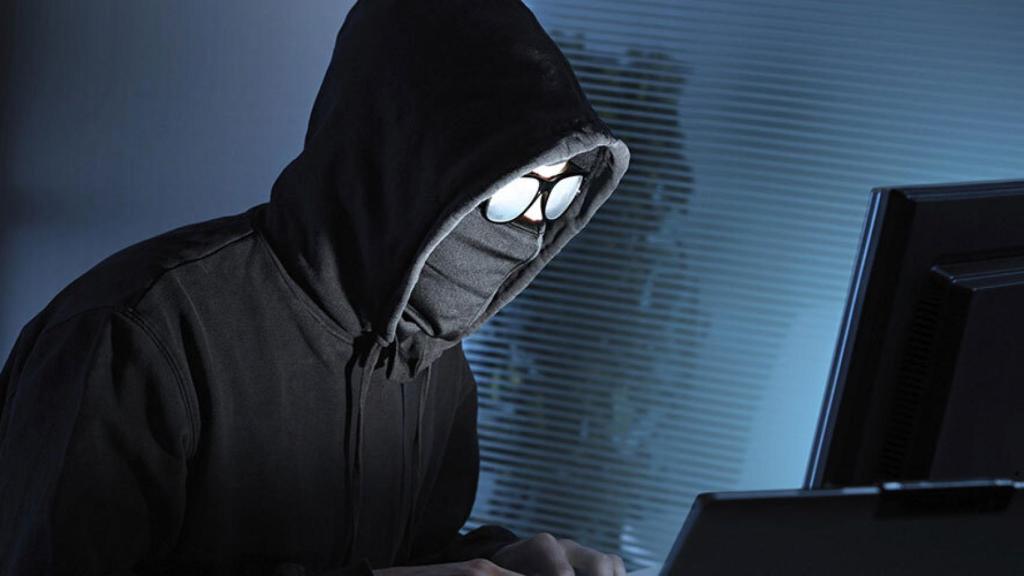 Un hacker realizando un ataque.