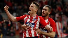 Gameiro celebra su gol de penalti contra el Deportivo.