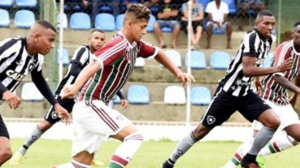 Wisney, jugador del filial del Fluminense, ante el Botafogo. Foto: Instagram (@wiisneeyy)