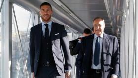 Sergio Ramos y Florentino Pérez embarcando