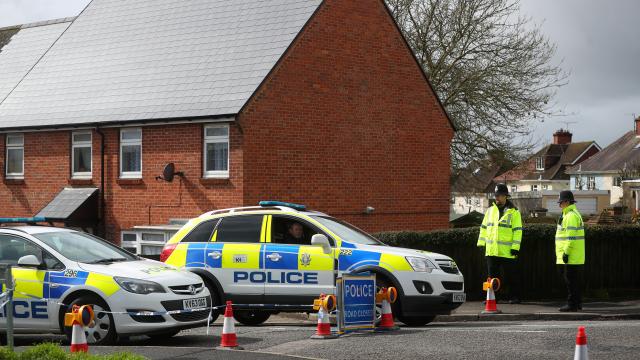 La Policía británica, en las inmediaciones de la casa de los Skripal.