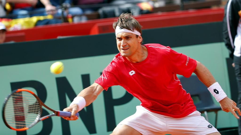 Ferrer, devolviendo una pelota contra Zverev.