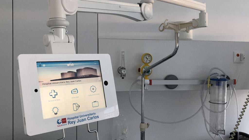 Uno de los dispositivos digitales incorporados en las habitaciones de un hospital español.