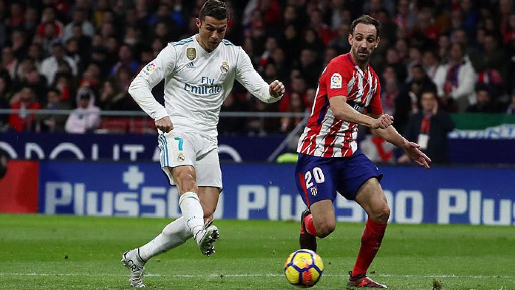 Cristiano, ante Juanfran, en el partido de ida.