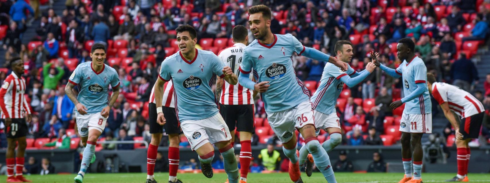 Jugadores del Celta celebran un gol.