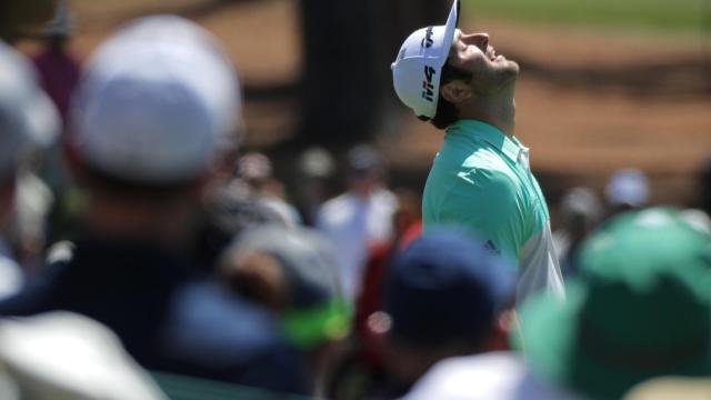 Jon Rahm se lamenta tras un fallo durante la segunda jornada en Augusta.