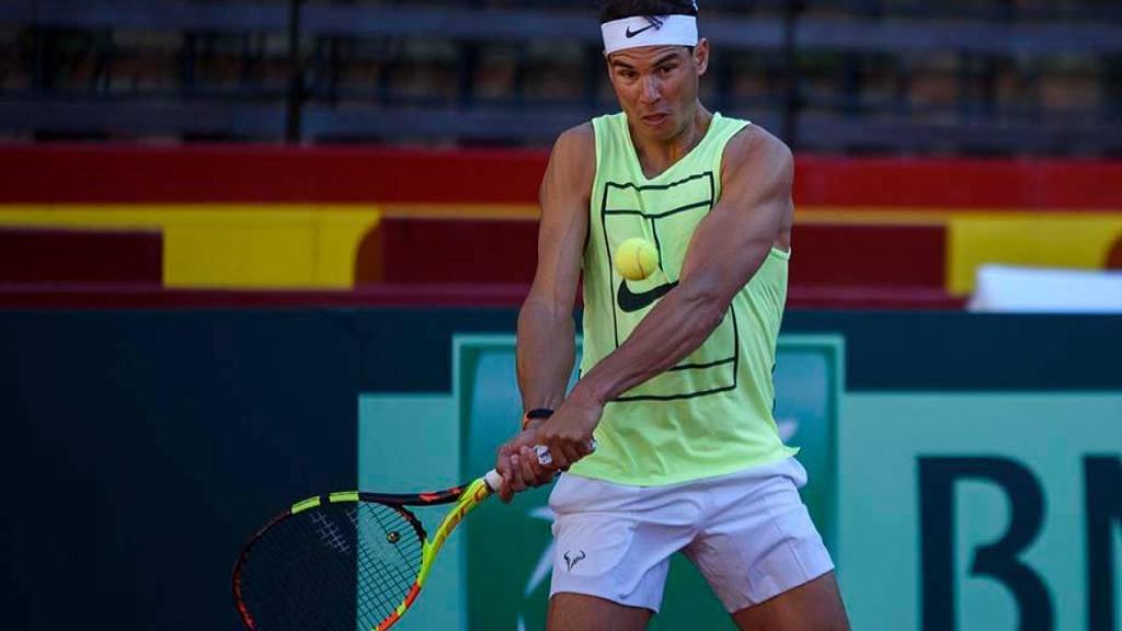 Nadal, durante un entrenamiento en la plaza de toros de Valencia.