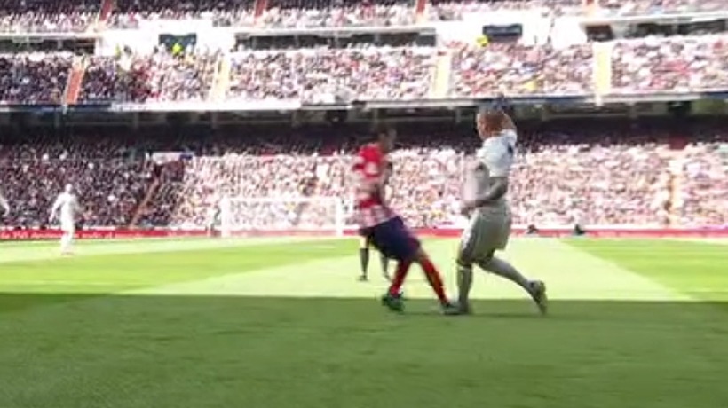 Penalti de Juanfran a Kroos que Estrada Fernández no señala