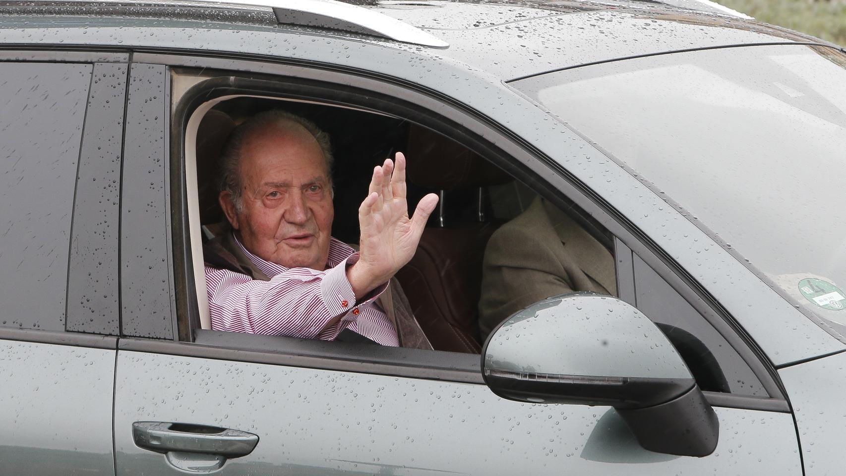 Juan Carlos I sale del hospital con buen humor: Los cien metros no los podré hacer