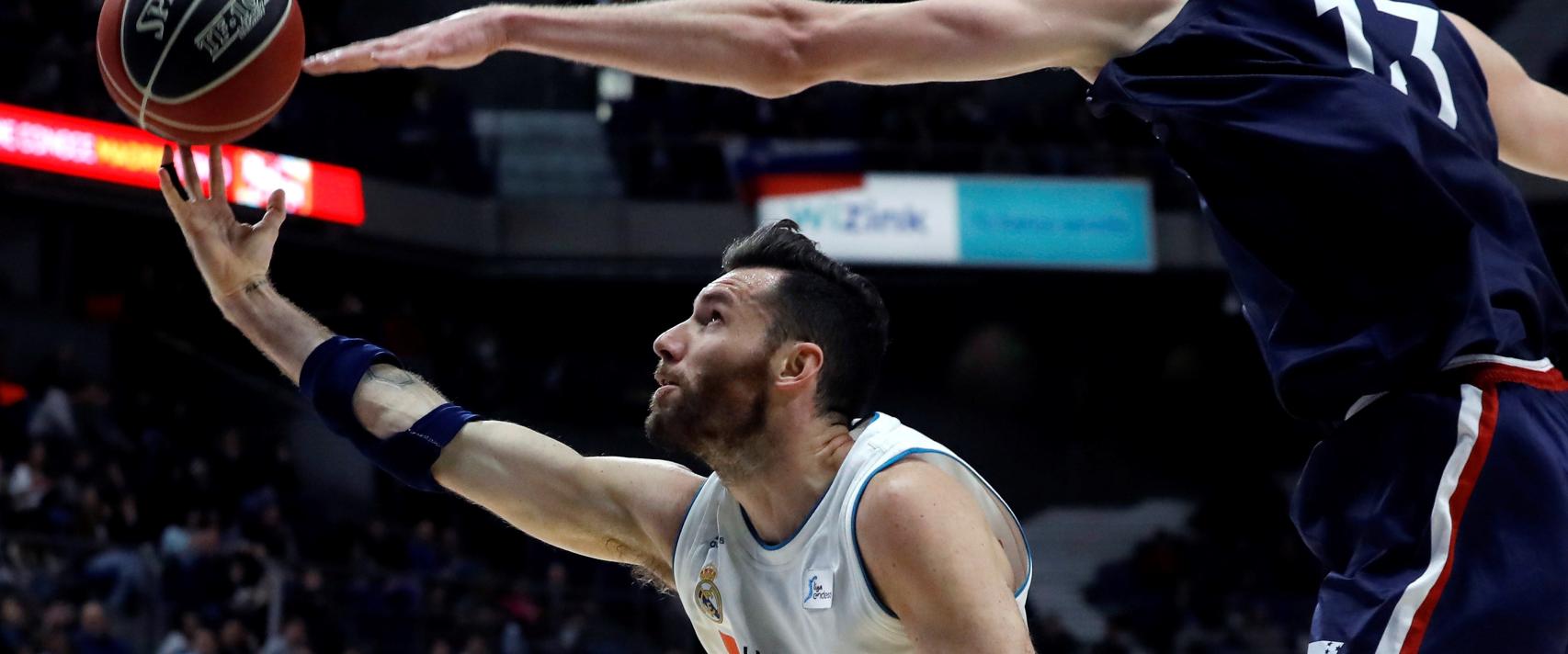 Rudy Fernández ante el Obradoiro.