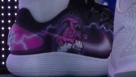 Luka Doncic luce sus nuevas zapatillas.