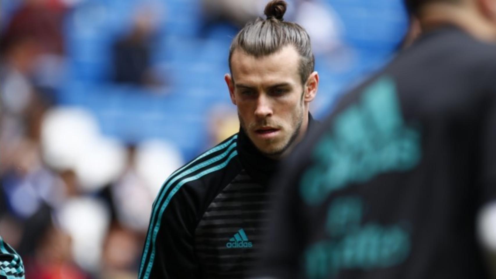 Gareth Bale calienta en el Santiago Bernabéu. Foto: Pedro Rodriguez/El Bernabéu