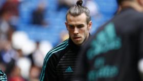 Gareth Bale calienta en el Santiago Bernabéu. Foto: Pedro Rodriguez/El Bernabéu