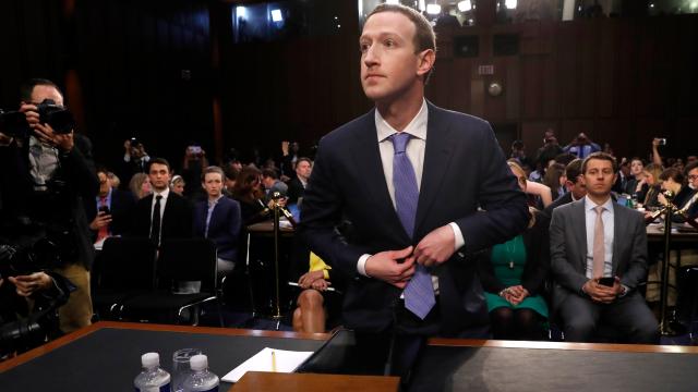 Mark Zuckerberg durante su testimonio ante el Senado de EEUU.