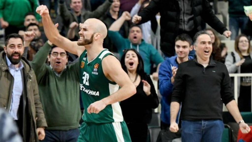 Calathes celebra una canasta con el Panathinaikos. Foto: paobc.gr