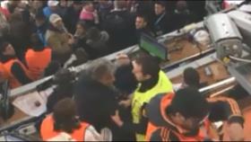 Echan a un periodista de la tribuna por encararse a los aficionados del Real Madrid