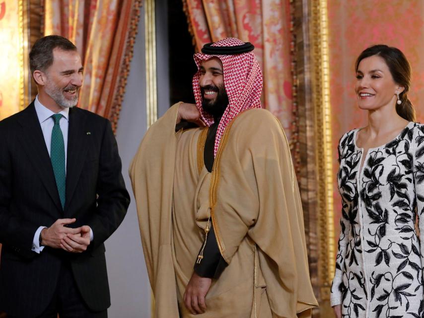 Los Reyes Felipe VI y doña Letizia, con Mohamed bin Salman, durante su visita a España.