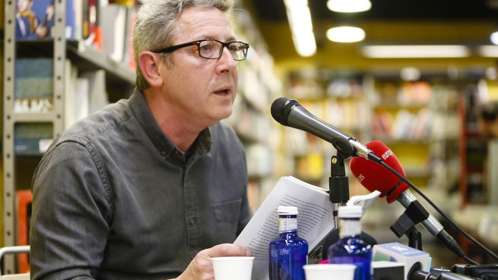 Alonso Guerrero, ex marido de Letizia, en la presentación de su libro