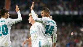 Asensio felicita a Casemiro por su gol. Foto: Pedro Rodríguez / El Bernabéu