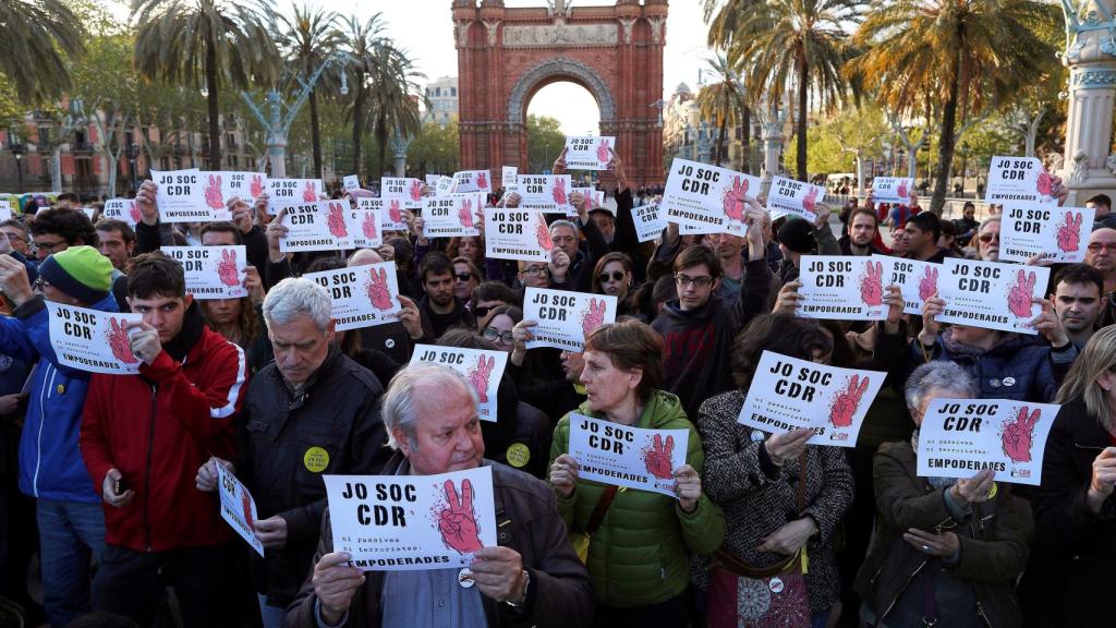 Concentración de apoyo a los Comités de Defensa de la República (CDR) en Barcelona este jueves 12 de abril.