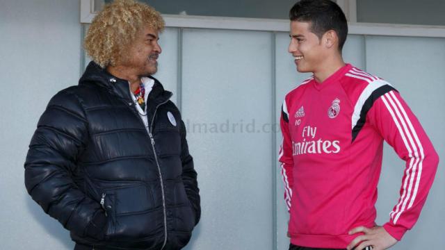 Valderrama junto a James.