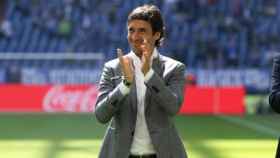 Raúl, invitado de honor en el partido del Schalke 04 contra el Dortmund. Foto: Twitter (@s04)