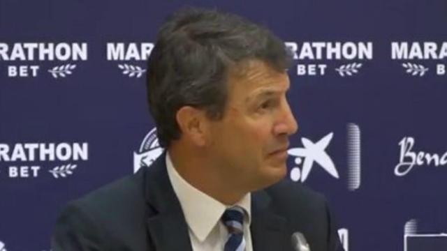 José González, entrenador del Málaga, en rueda de prensa. Foto: Twitter (@elchiringuitotv)